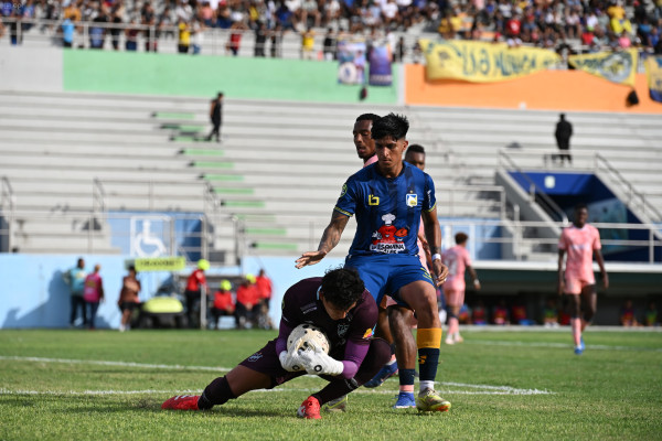 Universidad Católica pesca 1-0 a Delfín en Manta