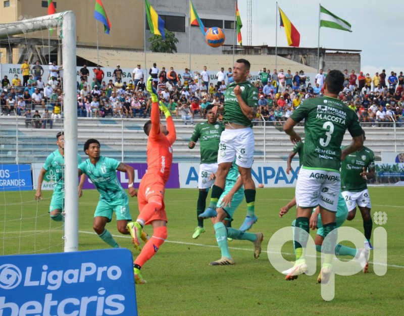 Orense golea 3-0 a Liga en Machala