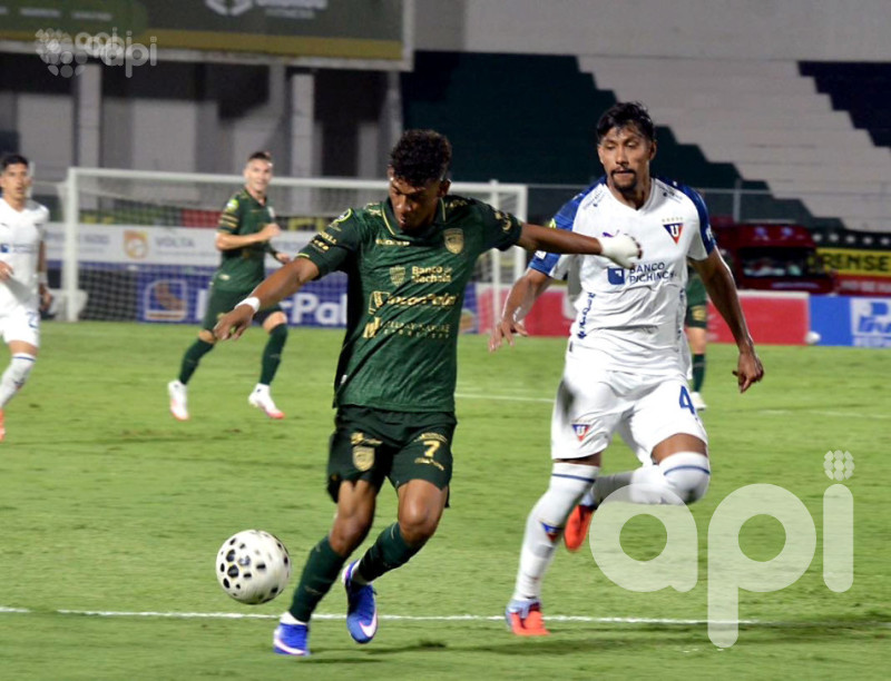 Los nuevos rompen maleficio de la U de visita ante Orense