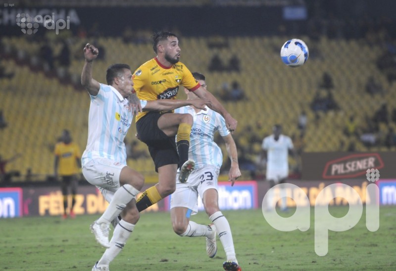 U. Católica se impone 2-1 sobre Barcelona en el Monumental