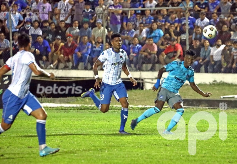 Los azules aumentan la crisis de los octubrinos