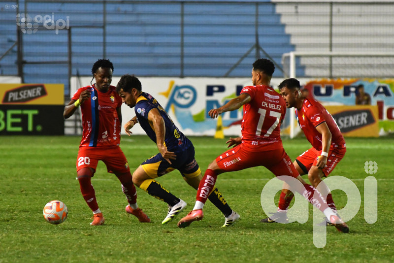 El Bitri alcanza al Cetáceo en la tabla