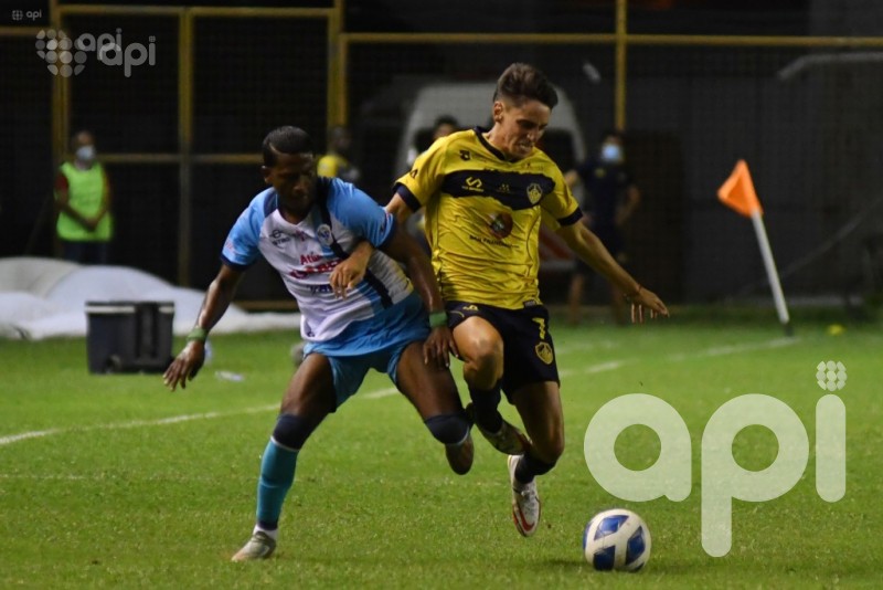 El colista Manta frena a Chacaritas en el ascenso