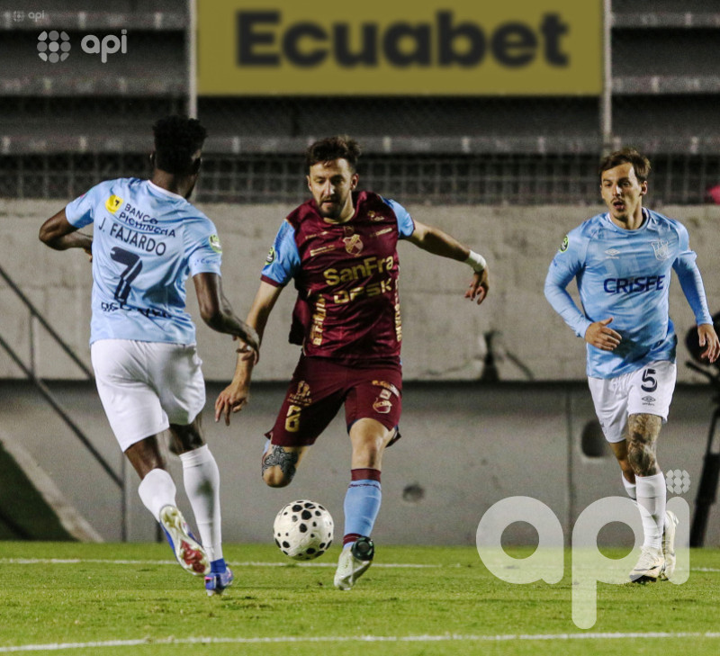 U. Católica padece antes de golear 4-0 a Macará