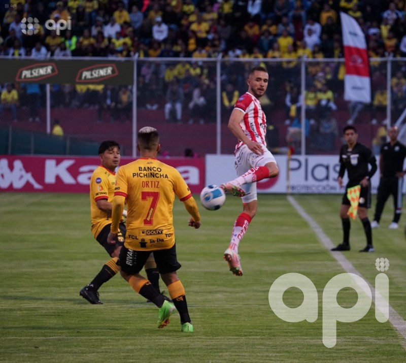 El Canario se salva en Ambato