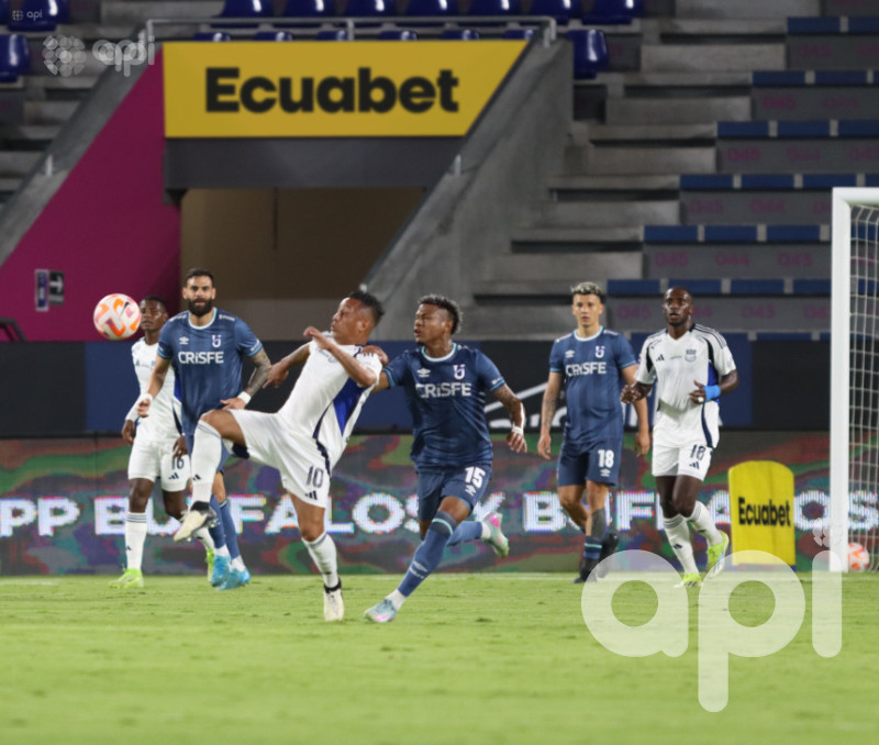 U. Católica, con 9, iguala 1-1 a Emelec