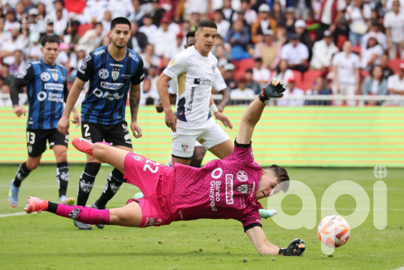 IDV mantiene la punta la U lo escolta