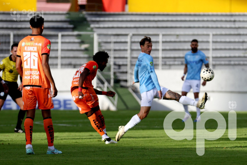 Chatoleí, líder sabatino a la espera de IDV