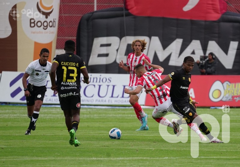 Papá triunfa con lo justo y acecha la punta