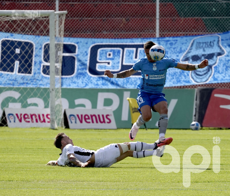 La U humilla al ídolo ambateño