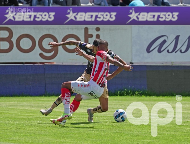 Técnico U. golea 3-0 a Deportivo Cuenca