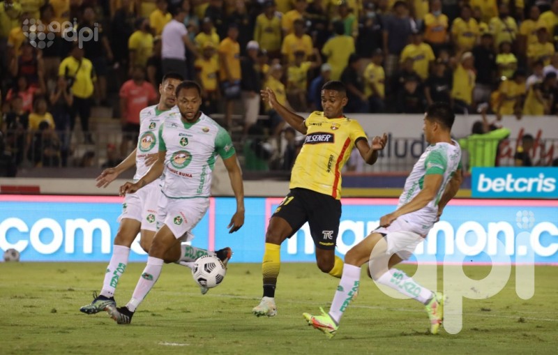 Triunfo torero sin despeinarse ante el 'Ponchito'