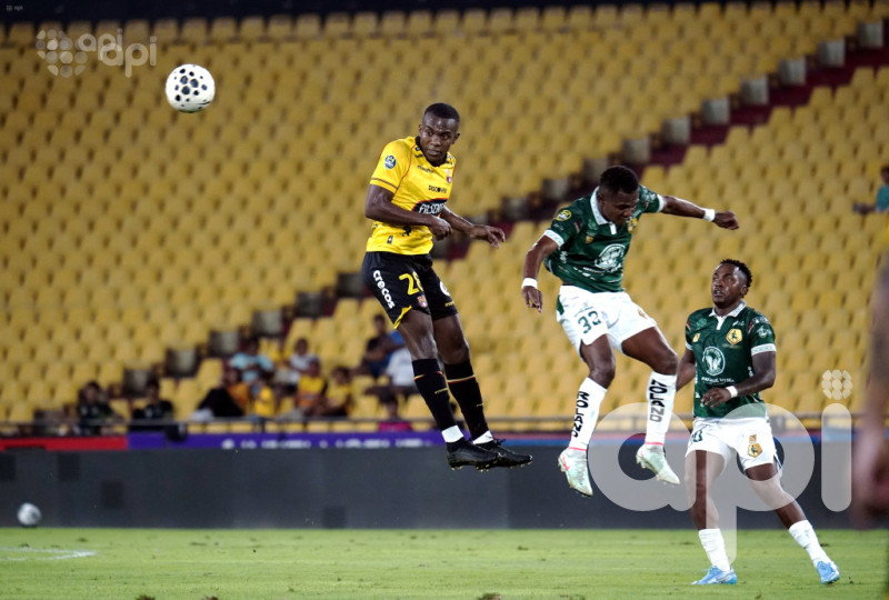 Barcelona emonta y pasa 2-1 a Mushuc Runa