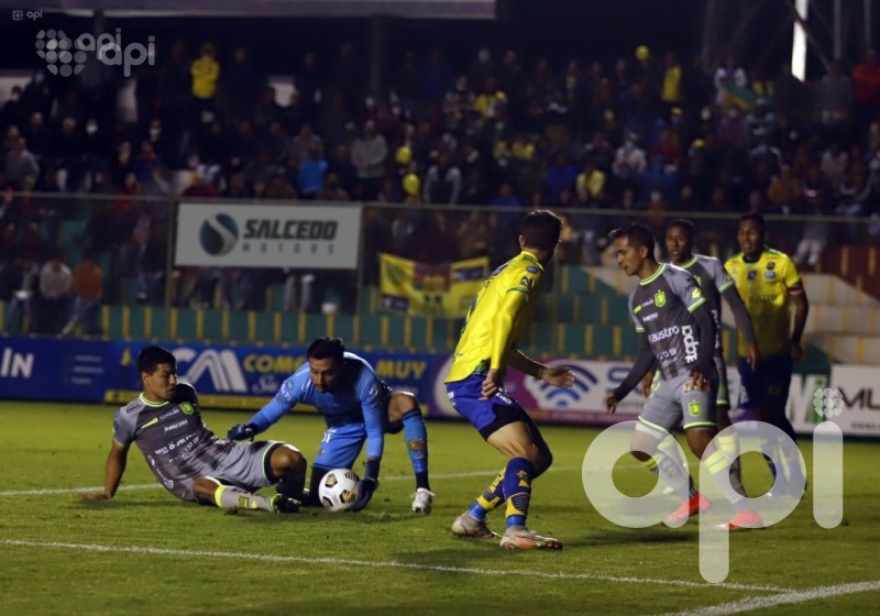 Gualaceo y Dep. Cuenca reparten honores en Azogues