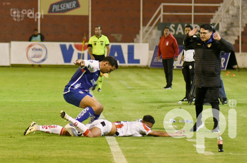 Dts. ecuatorianos sellan tablas en Ambato