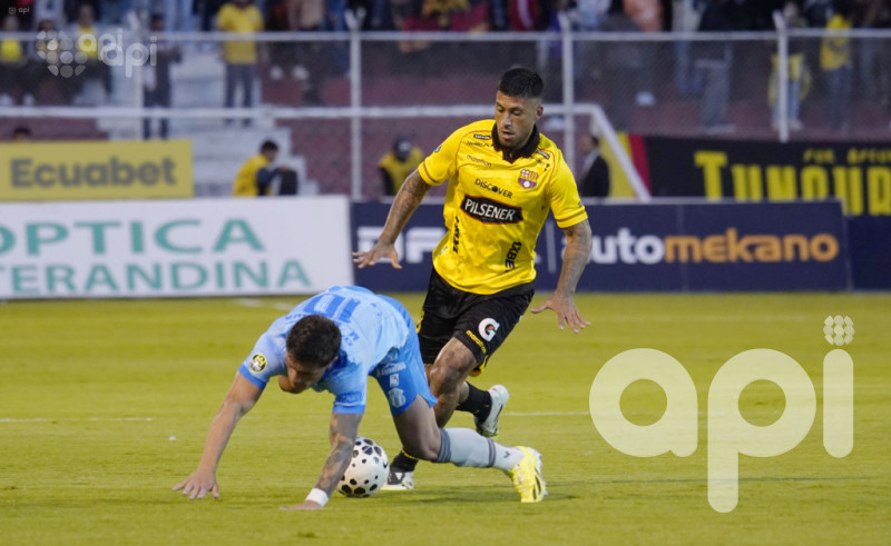 El ídolo celeste torea al canario porteño
