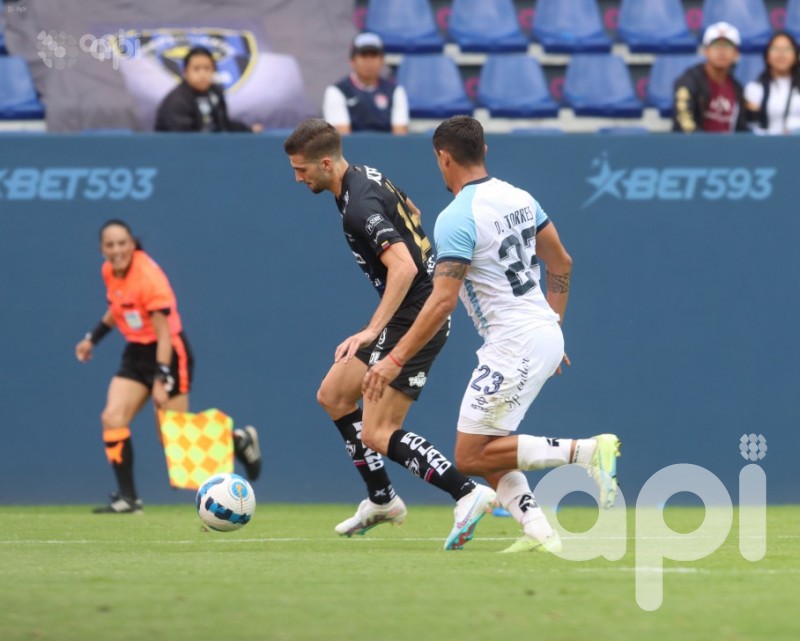 Del Valle contundente, se aleja en la punta