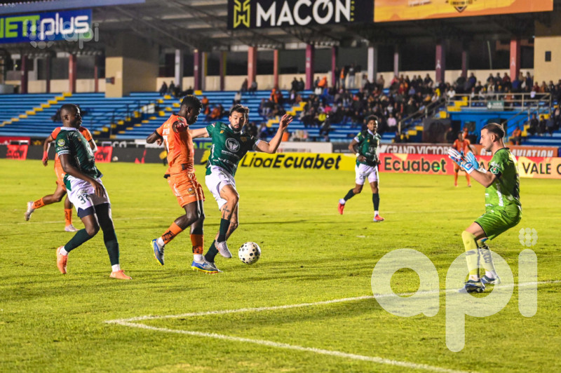 Libertad salva un empate 2-2 ante Mushuc Runa