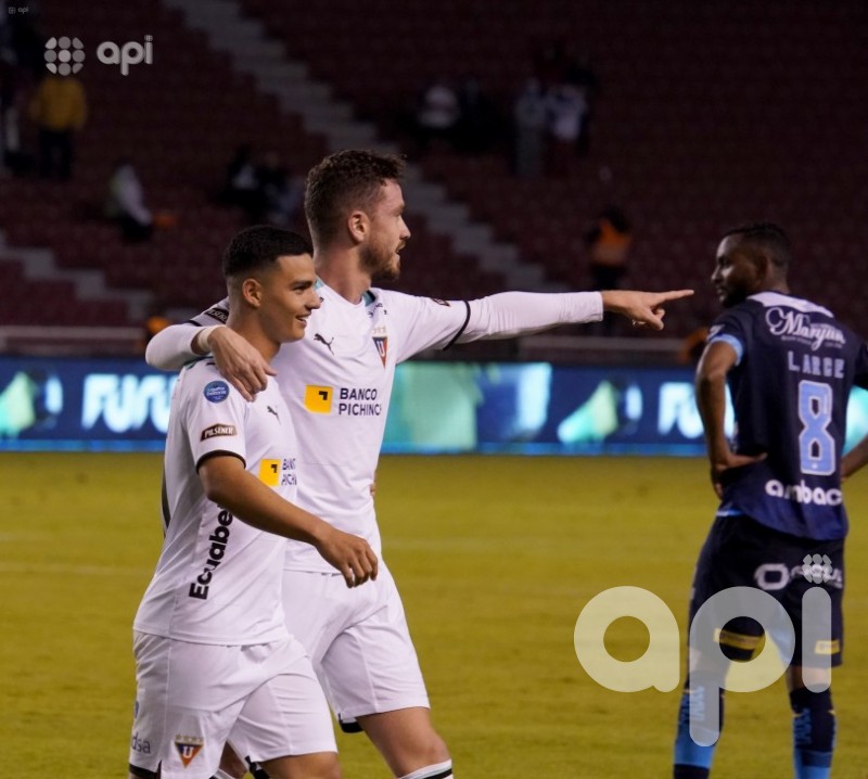 La U remata la fase con triunfo dramático