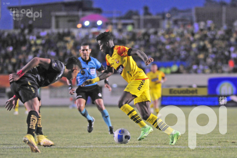 Barcelona golea 3-0 a Libertad en Loja