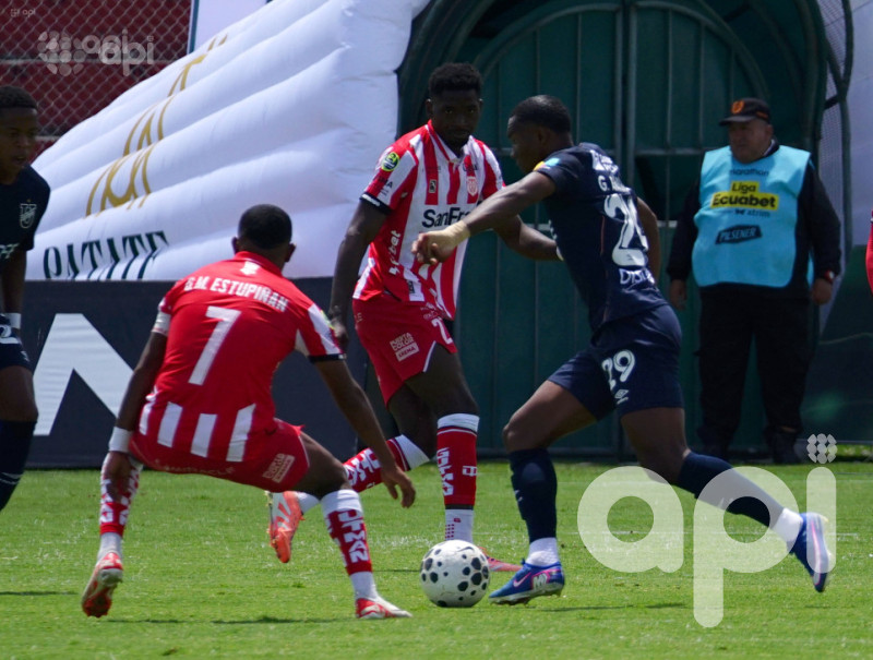 Chatoleí acaricia la punta