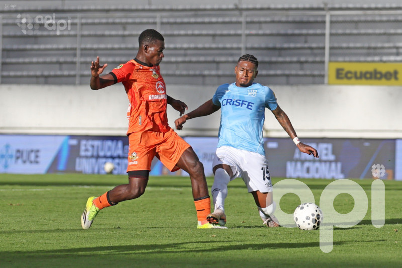 U. Católica tarde pero vence 2-0 a Libertad