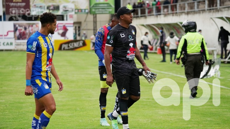 El cetáceo manabita se toma por asalto Echaleche