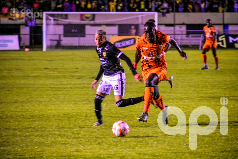 Barcelona se pasea 4-1 ante Libertad