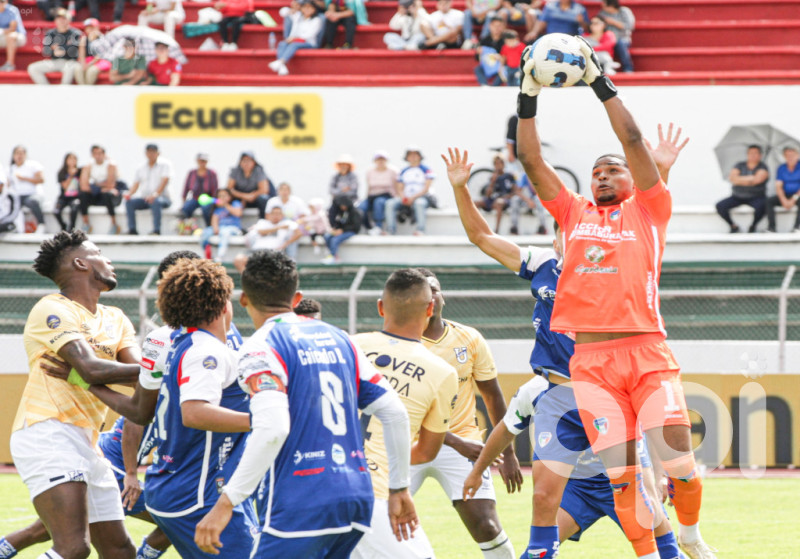 Imbabura frena a Chatoleí