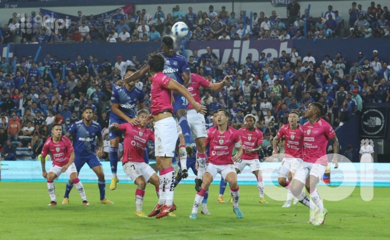 Independiente vence 3-2 a domicilio a Emelec