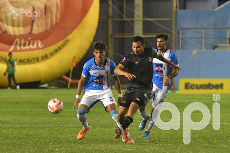 El atunero comparte infierno con Papá Aucas