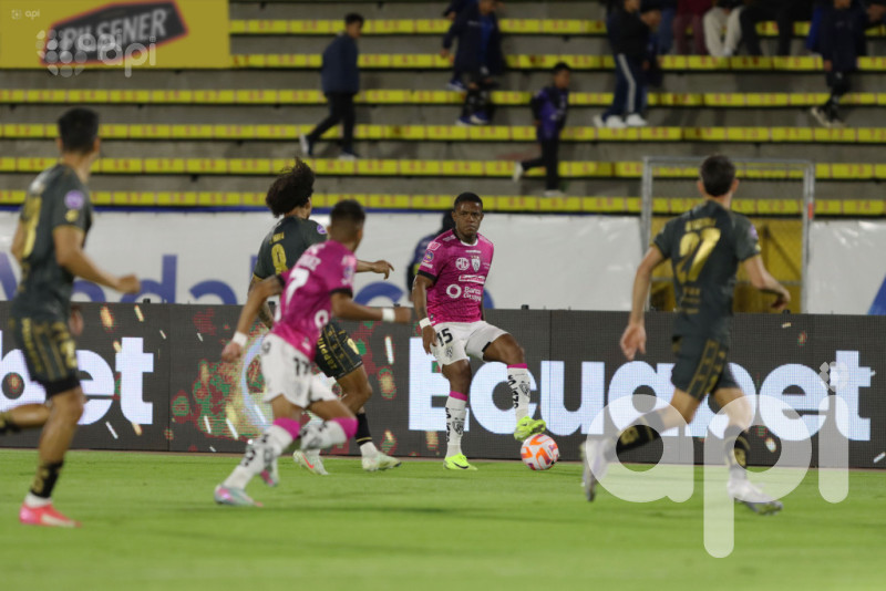 Del Valle se aferra en la punta