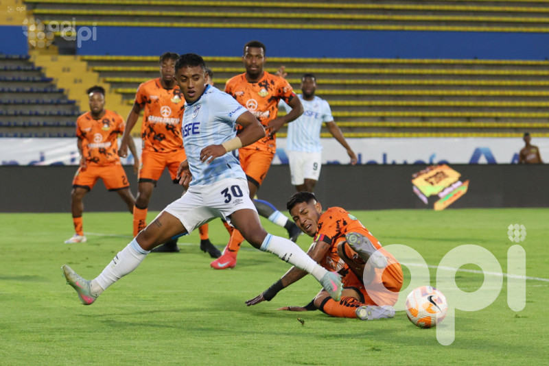 Chatoleí se frena ante el crecido Libertad