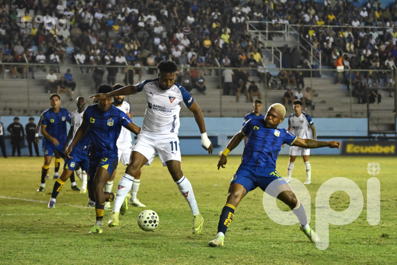 El Cetáceo enreda más la crisis del albo