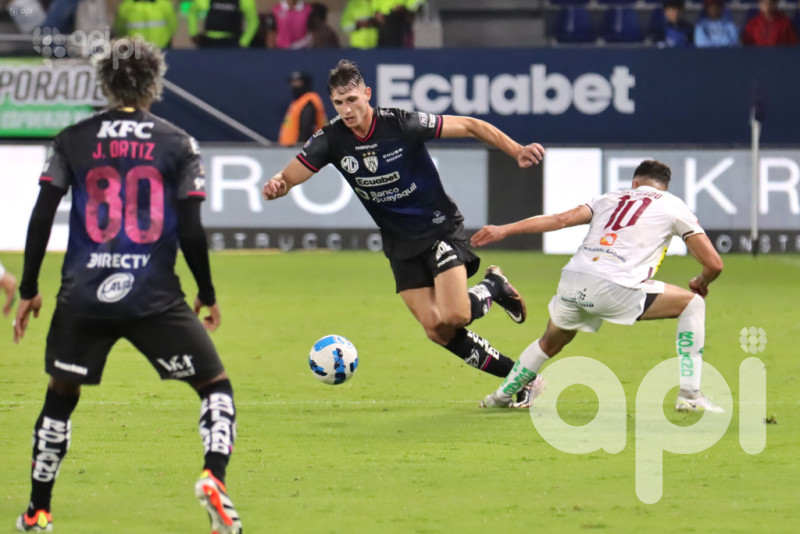 Del Valle, a la punta merced al Ponchito