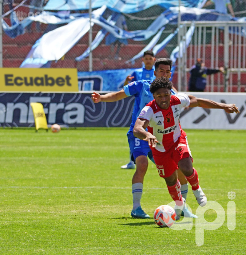 Rodillo, el colista, amarga al ídolo celeste