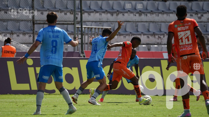 Macará castiga 3-0 a Libertad