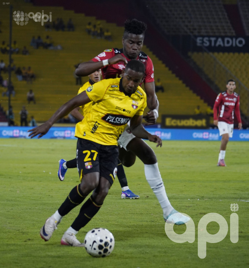 Barcelona líquida 2-1 en la agonía a Leones FC