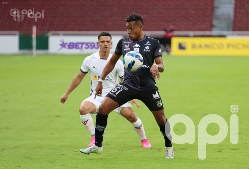 Liga sufre para pasar 2-1 a Técnico U.