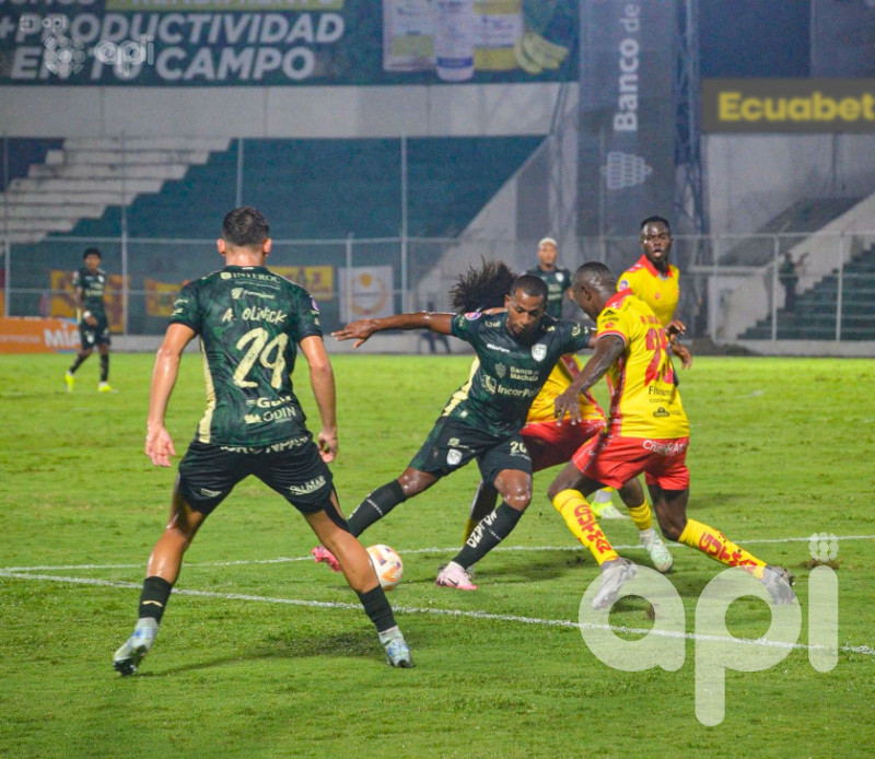 Orense frena 2-1 a Aucas
