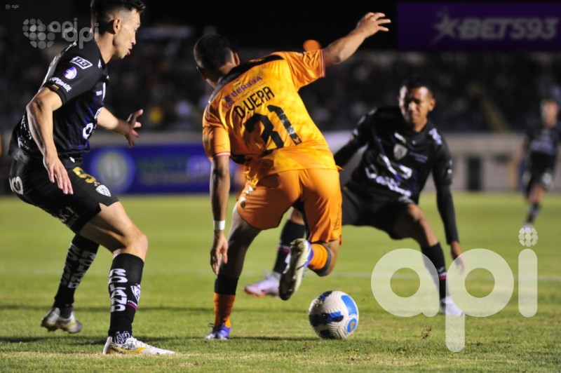 Del Valle pincha en Loja,  sonríen los escoltas