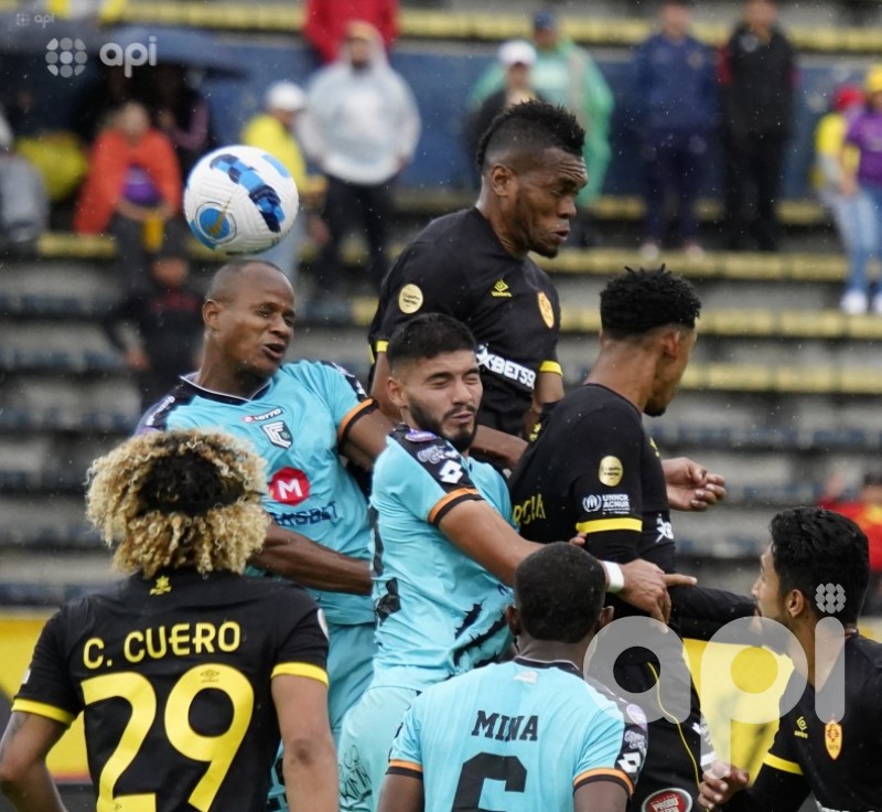 Cumbayá torea a descenso y Papá se aleja de la corona