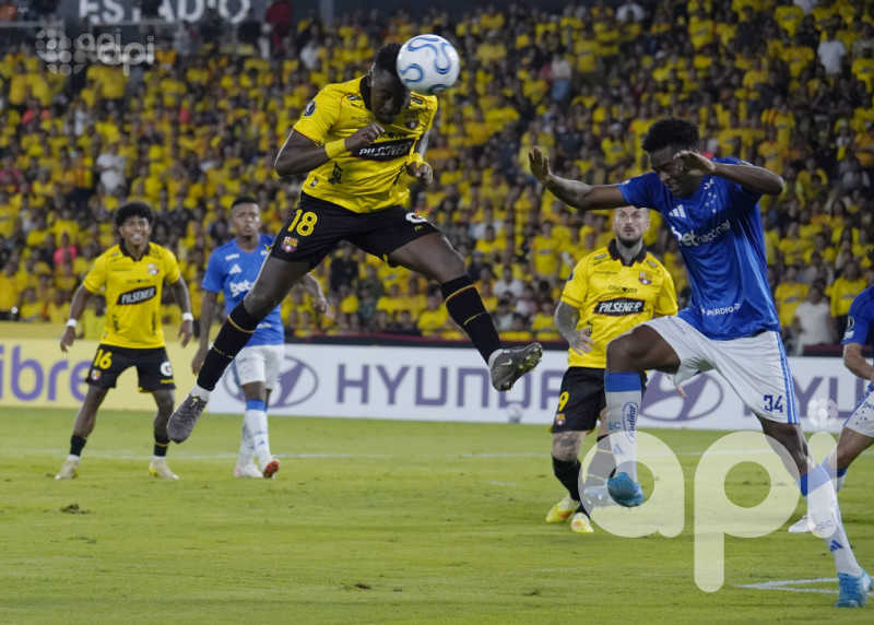 Cruzeiro sorprende 1-0 a Barcelona en el Monumental