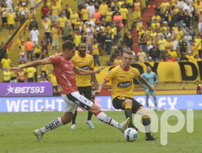 Barcelona lo vira para derrotar 2-1 a D. Cuenca