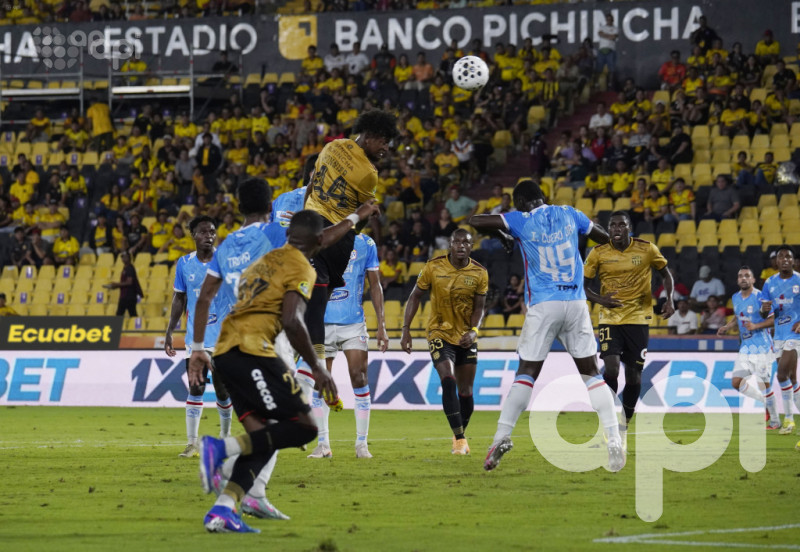 Barcelona pincha 1-1 con el colista Manta