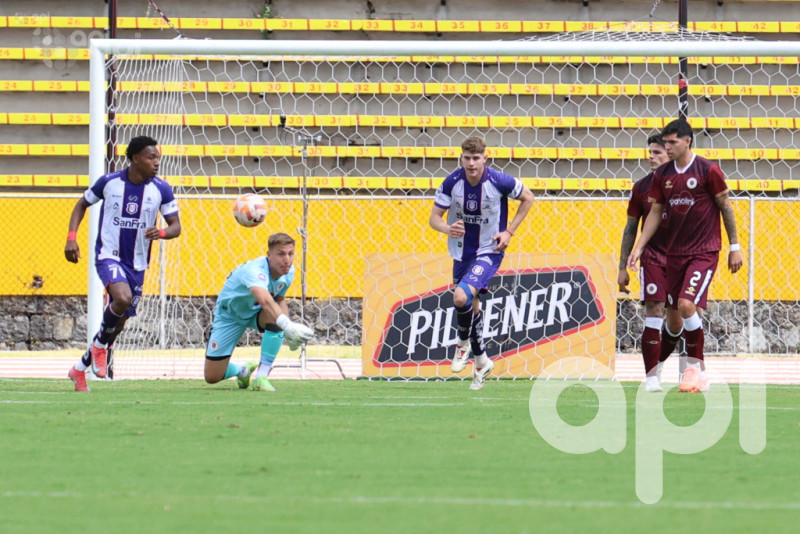 Rodillo se pinta del descenso, que tiñe a Vinotinto