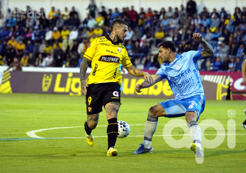 Macará lo da vuelta 3-1 a Barcelona