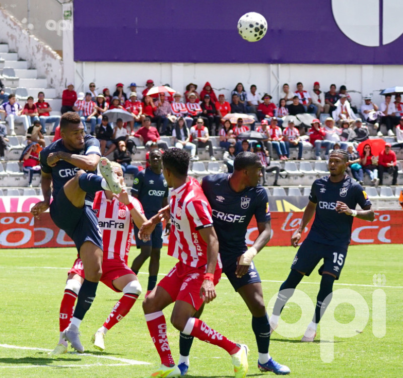 U. Católica se toma 2-0 el Bellavista ante Técnico U.
