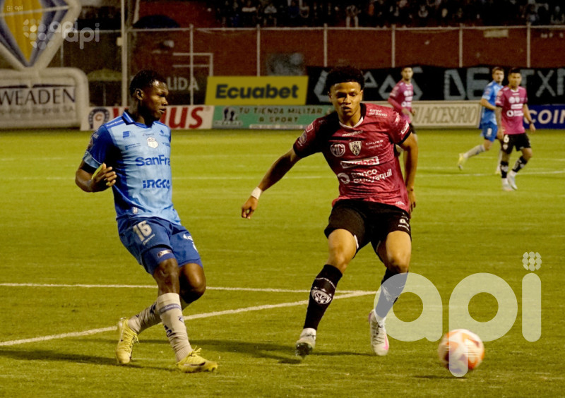 IDV acomoda un 2-1 a Macará en Ambato