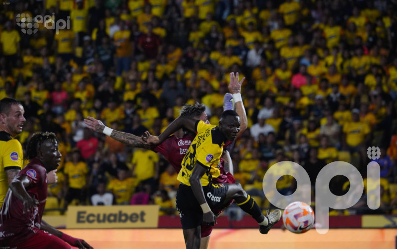 Barcelona sufre pero tumba 1-0 a Mushuc Runa